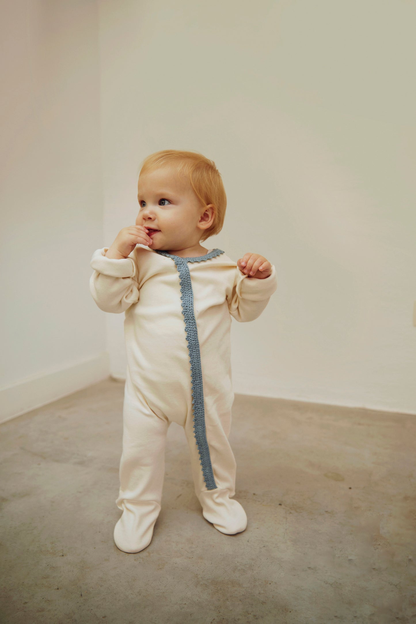 Footie Babygrow QUINCY - Light Moon