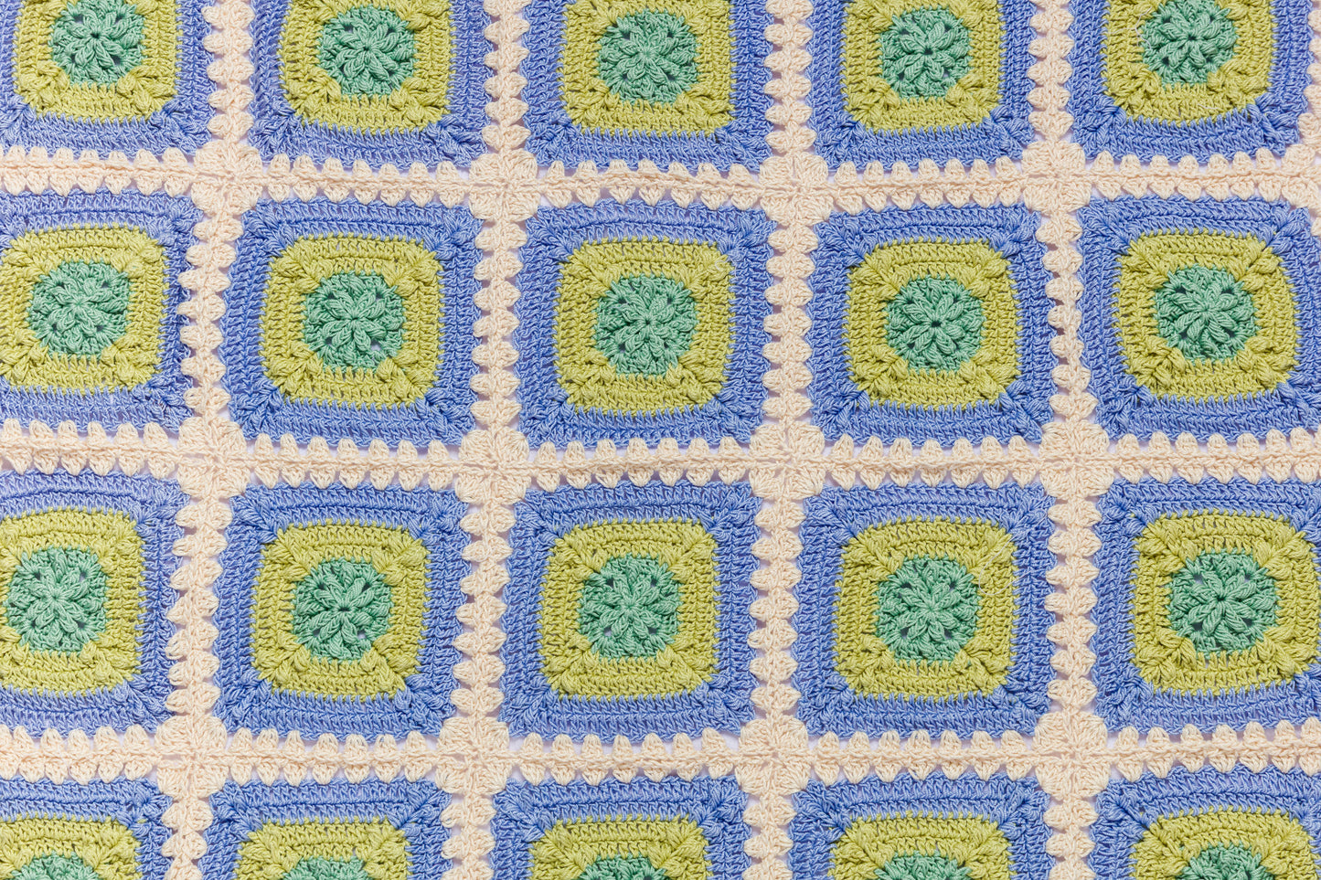 Granny Square Blanket - Frosted Meadow